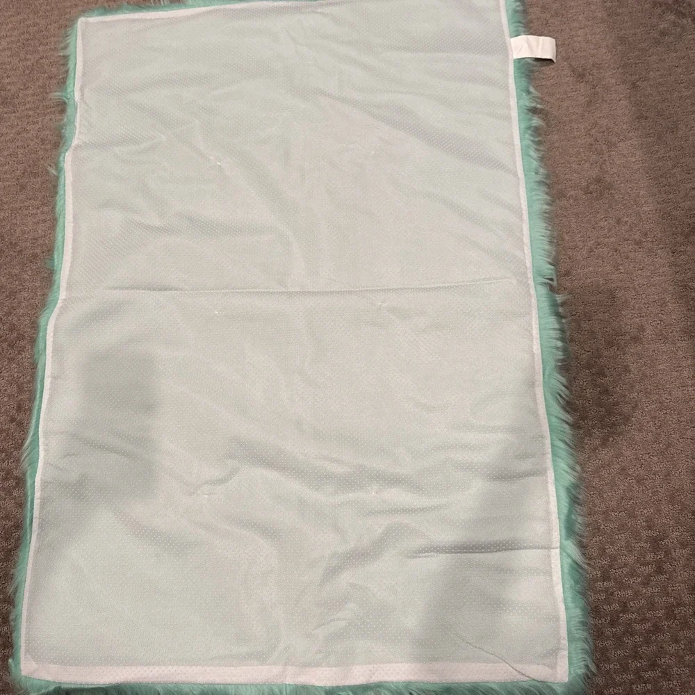 Zone Glam Faux Fur Rug Mint AQua Green In Excellent Condition Non Slip 44x30